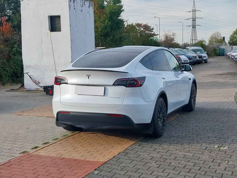 Tesla Model Y, 2023