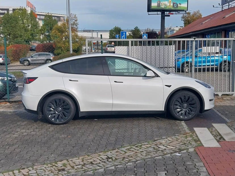 Tesla Model Y, 2023