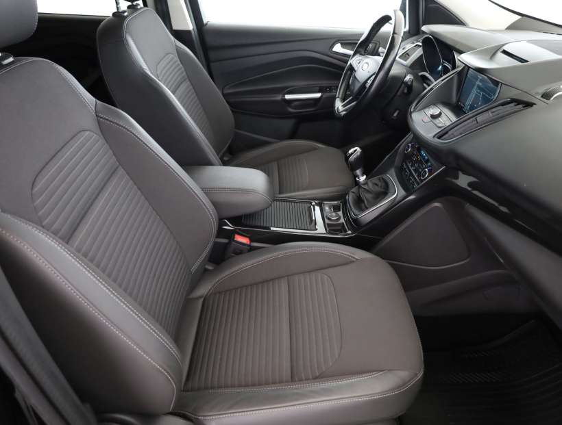 Ford Kuga, 2017