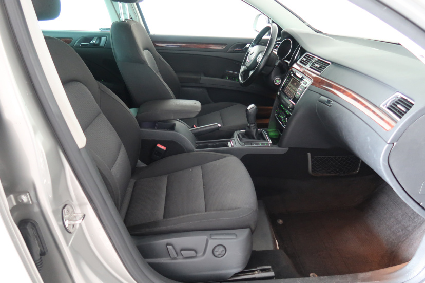 Škoda Superb, 2012