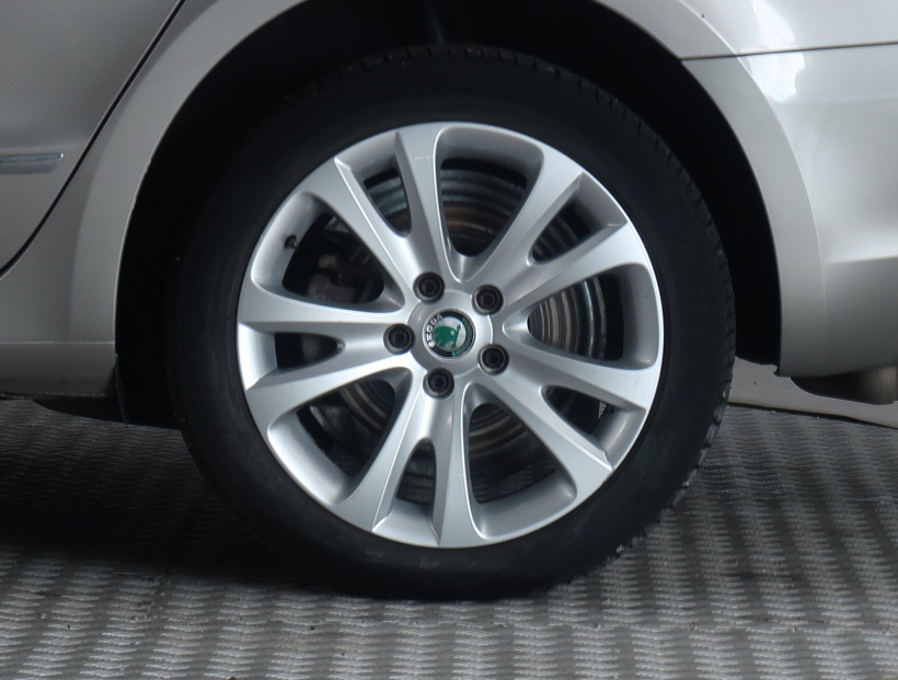 Škoda Superb, 2012