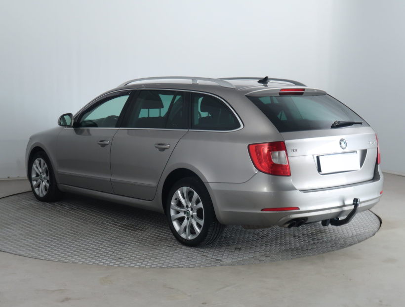 Škoda Superb, 2012