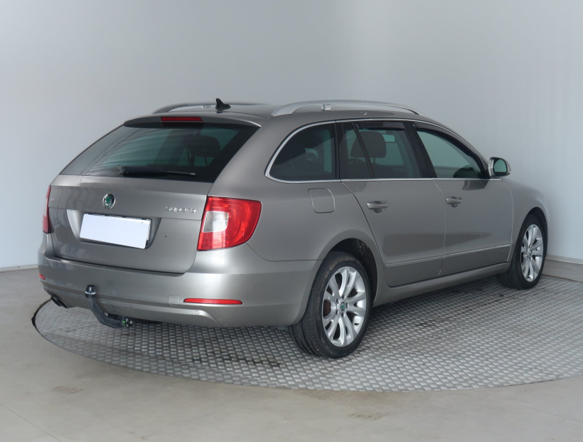 Škoda Superb, 2012
