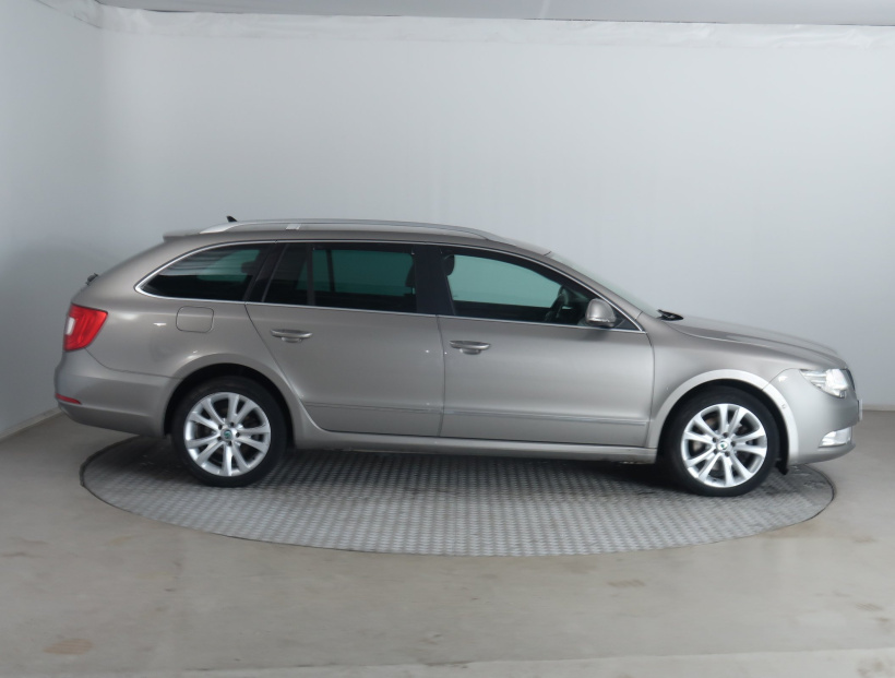 Škoda Superb, 2012