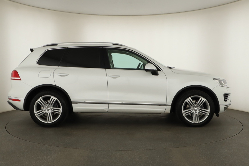 Volkswagen Touareg, 2015
