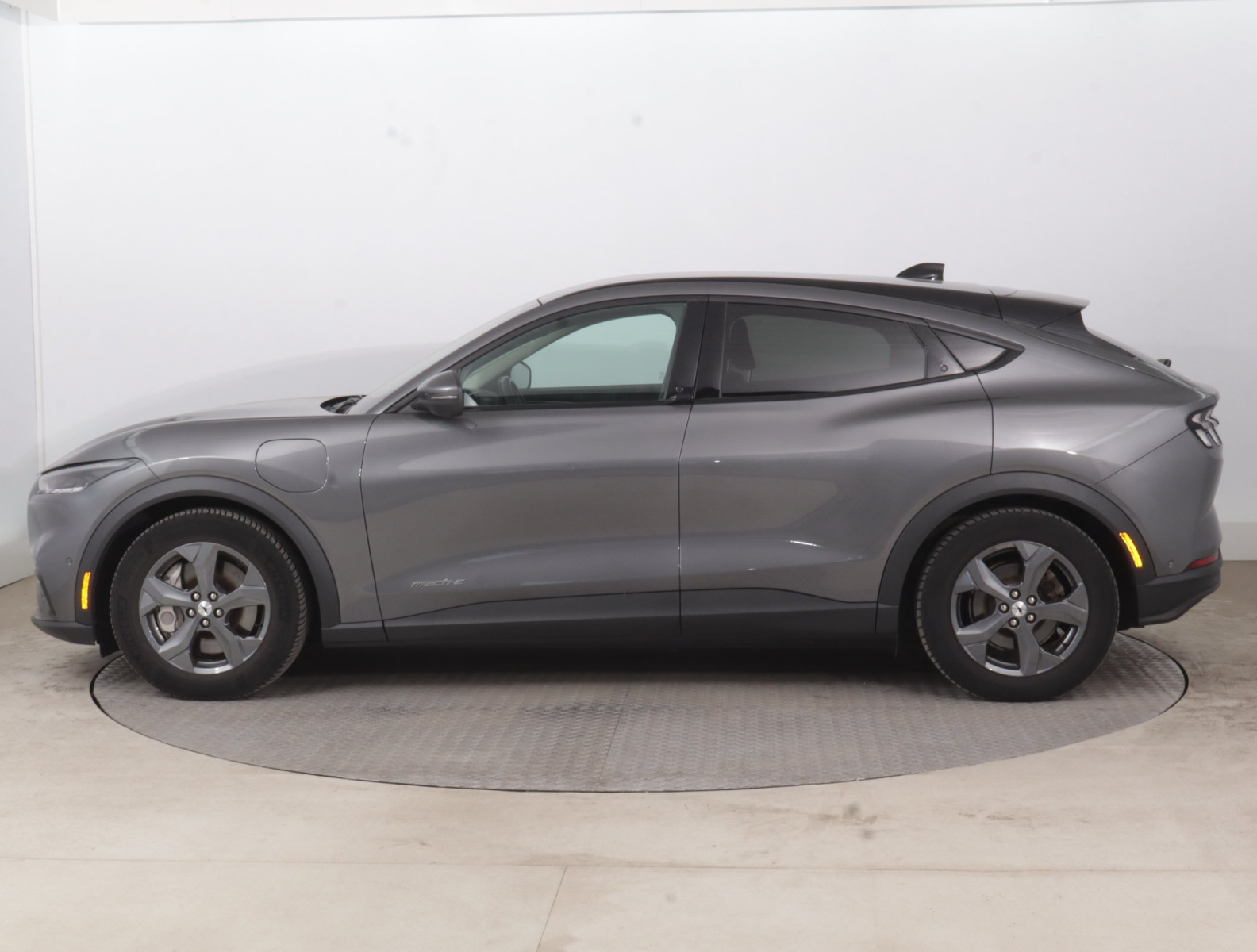 Ford Mustang Mach-E Standard Range RWD, 2021 4