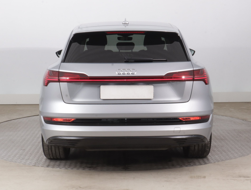Audi e-tron, 2021