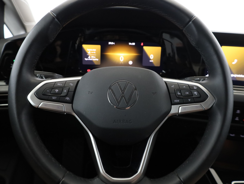 Volkswagen Golf, 2024