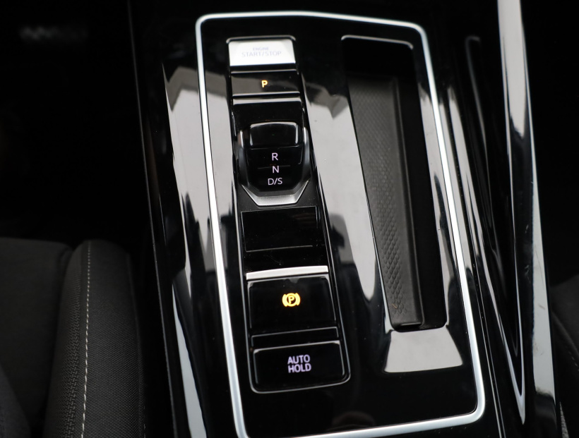 Volkswagen Golf, 2024