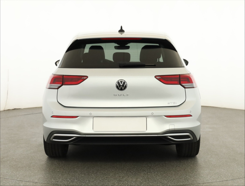 Volkswagen Golf, 2024