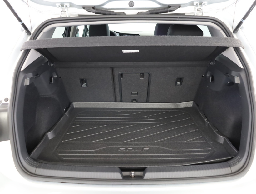 Volkswagen Golf, 2024