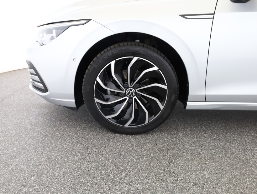 Volkswagen Golf, 2024