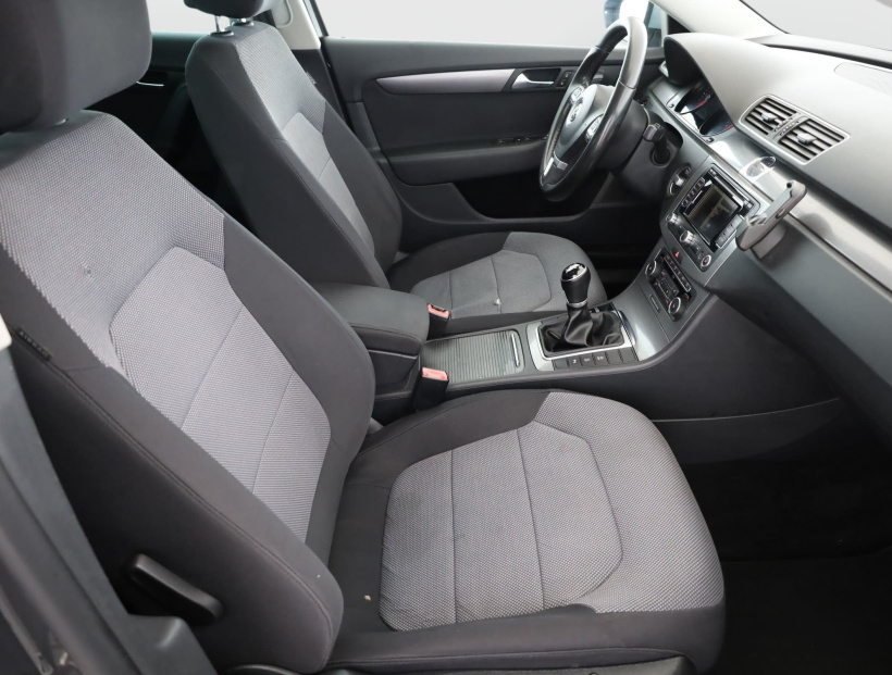 Volkswagen Passat, 2011