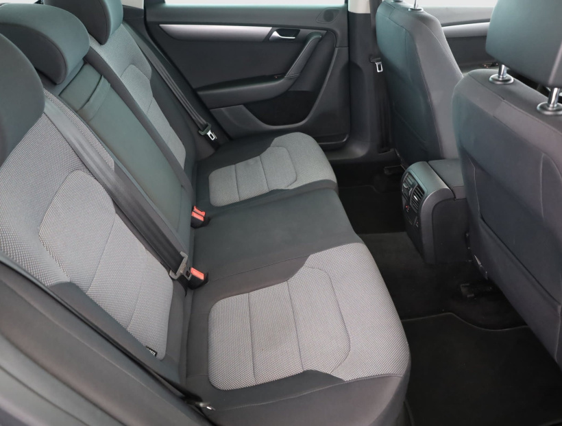 Volkswagen Passat, 2011