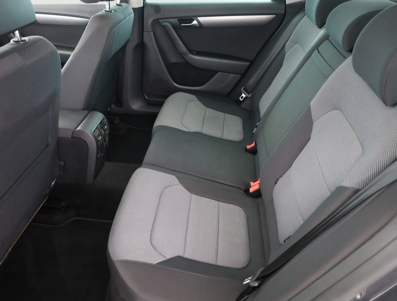 Volkswagen Passat, 2011