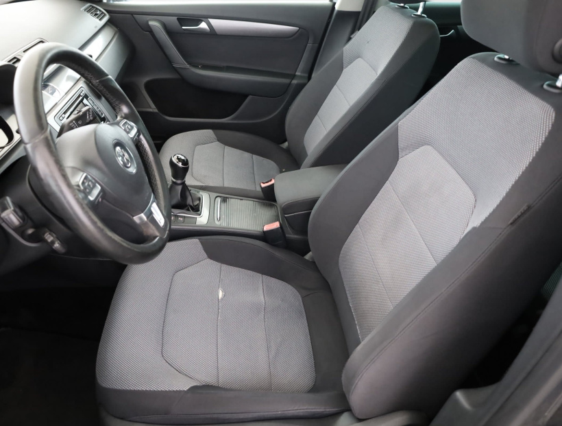 Volkswagen Passat, 2011