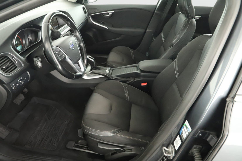Volvo V40, 2014