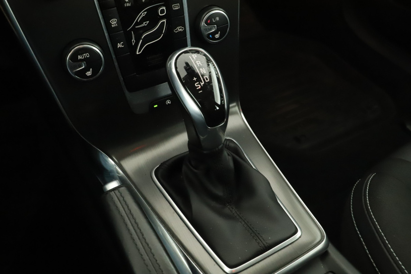 Volvo V40, 2014