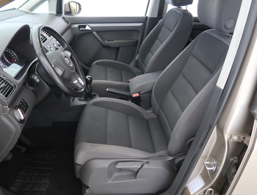 Volkswagen Touran, 2013