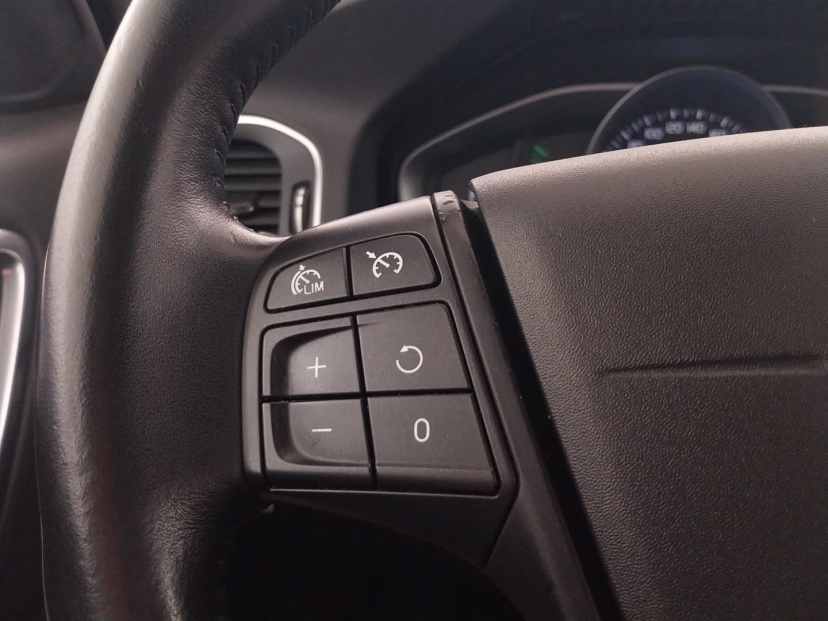 Volvo V60, 2015