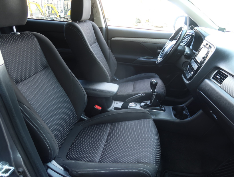 Mitsubishi Outlander, 2016