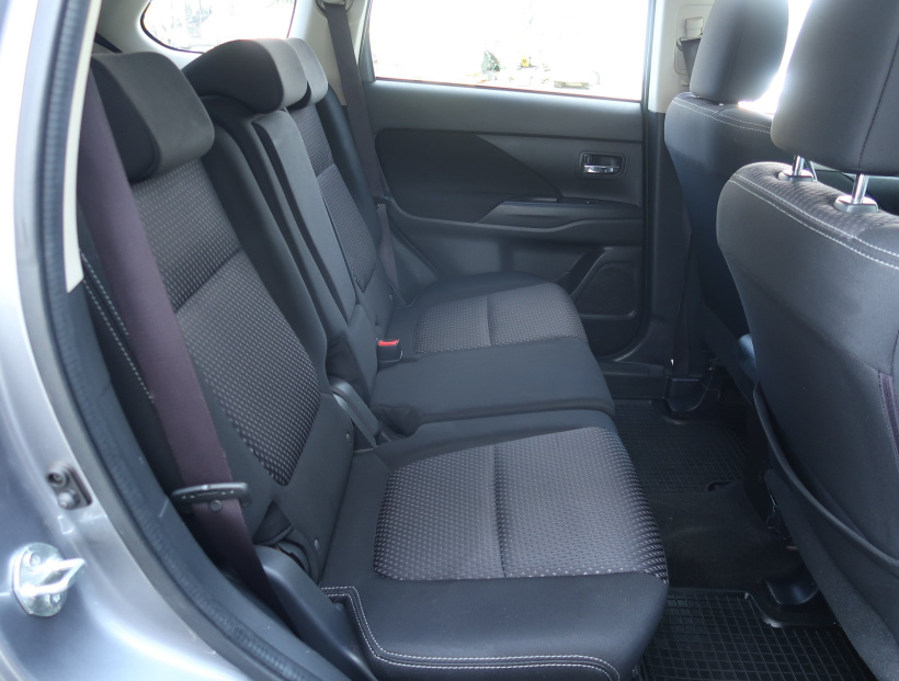 Mitsubishi Outlander, 2016