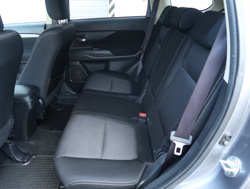 Mitsubishi Outlander, 2016