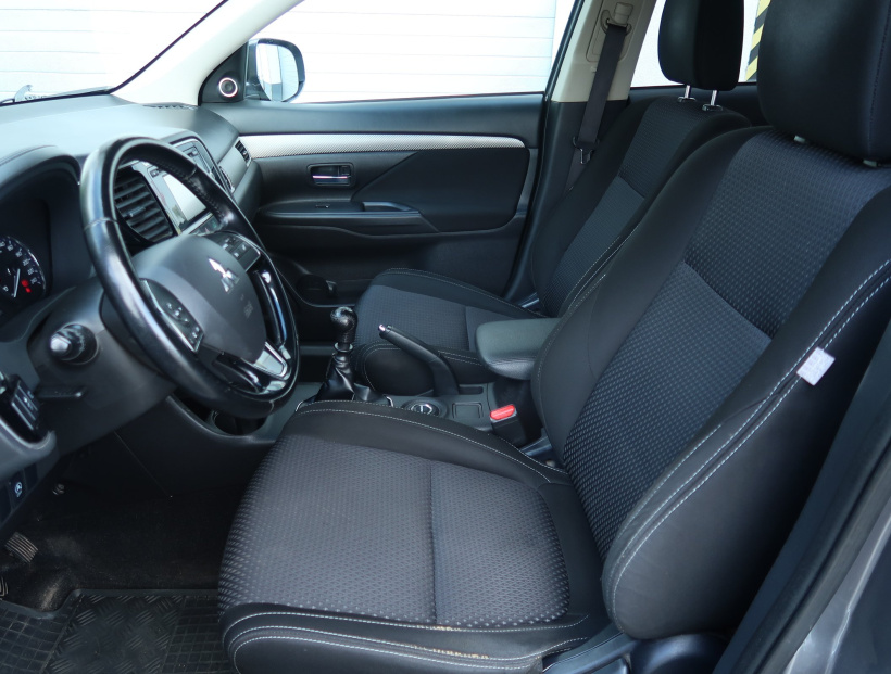 Mitsubishi Outlander, 2016