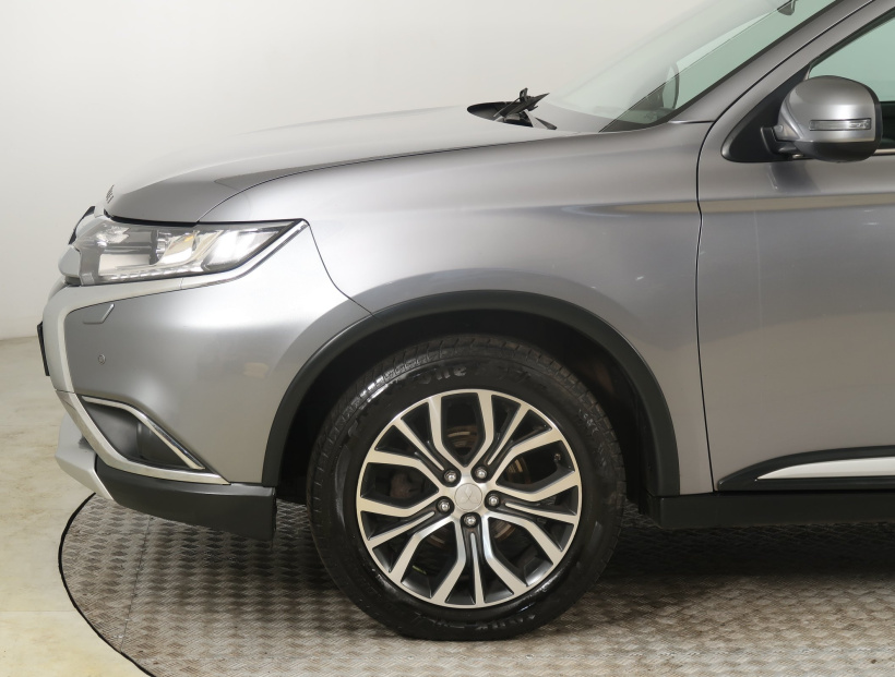 Mitsubishi Outlander, 2016