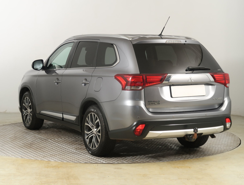 Mitsubishi Outlander, 2016