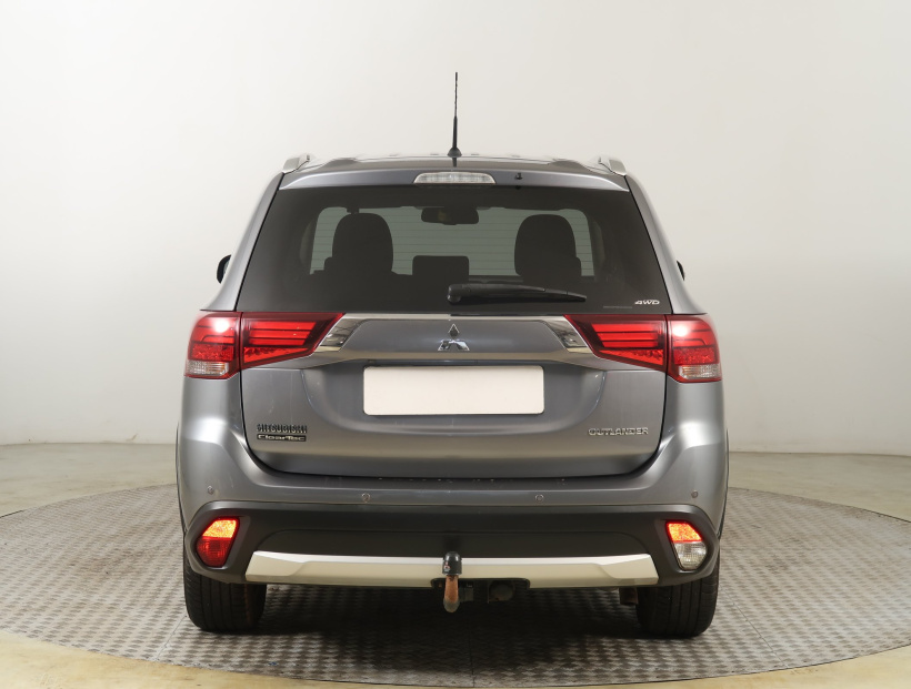 Mitsubishi Outlander, 2016