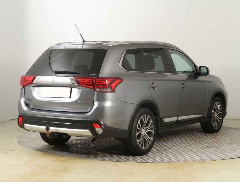 Mitsubishi Outlander, 2016