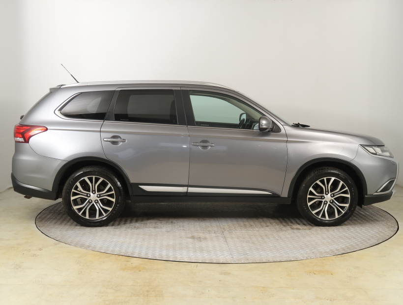 Mitsubishi Outlander, 2016