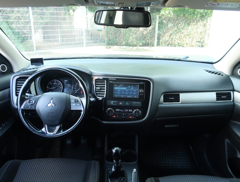 Mitsubishi Outlander, 2016