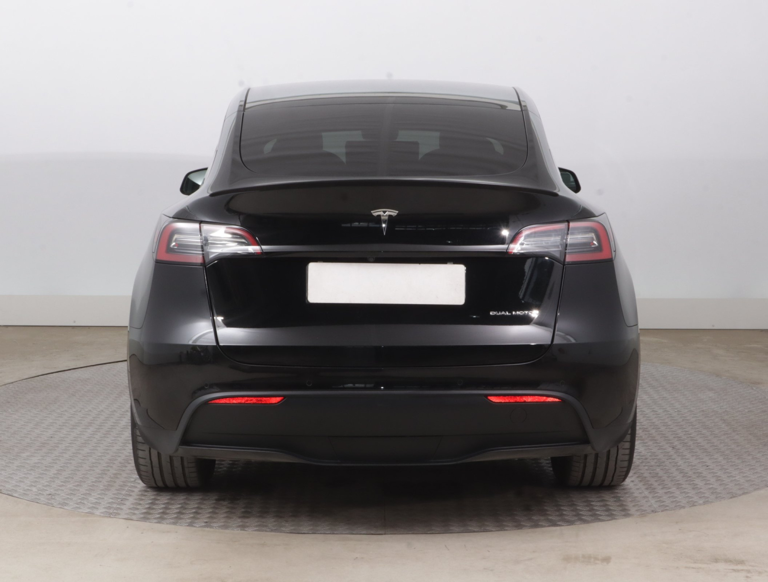 Tesla Model Y Long Range AWD – fotografie 6
