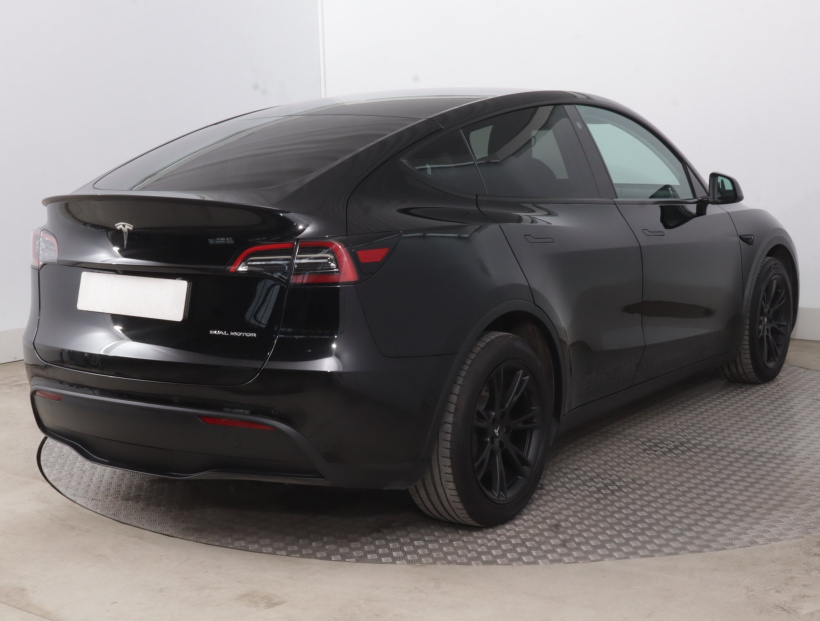 Tesla Model Y, 2021