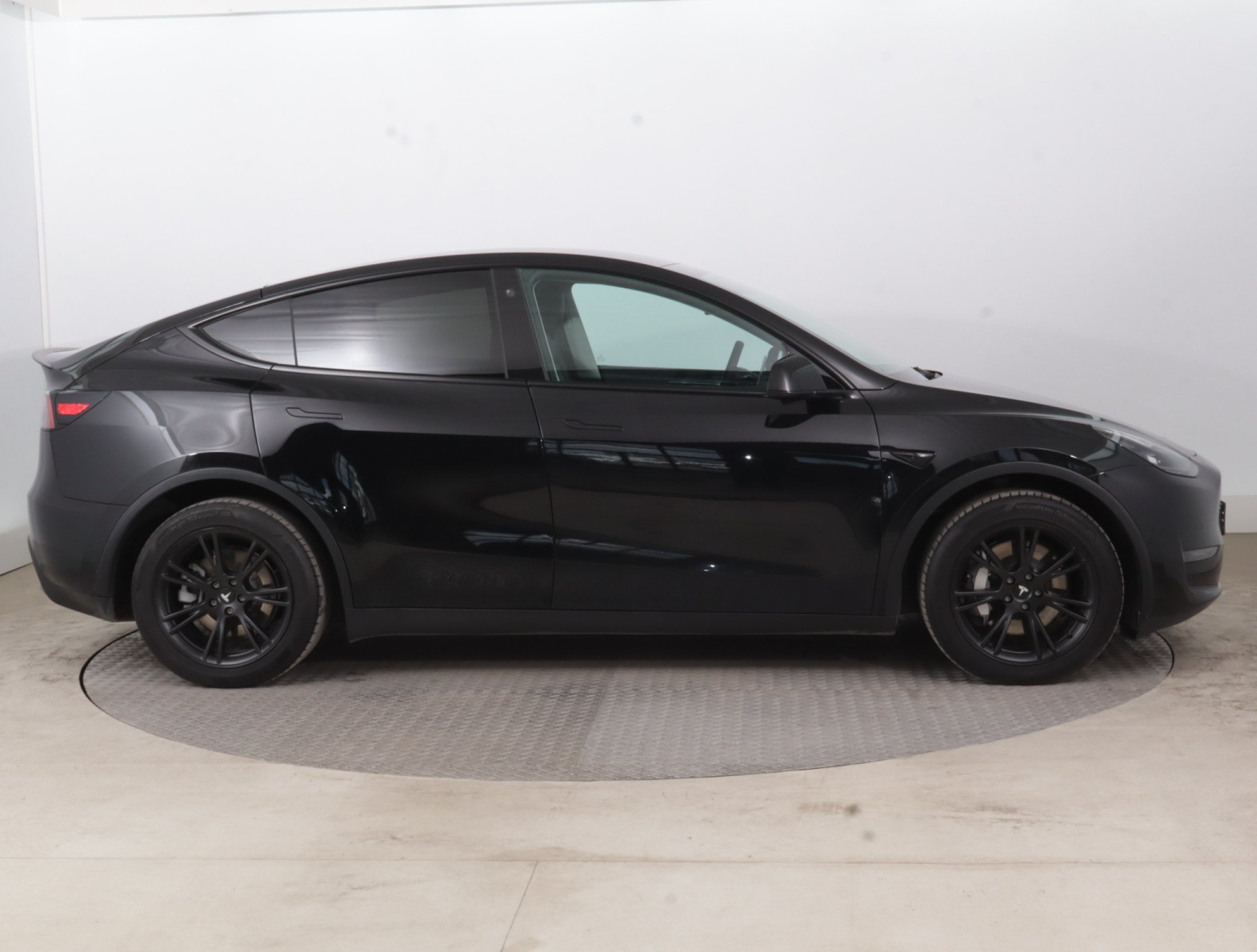 Tesla Model Y Long Range AWD – fotografie 8