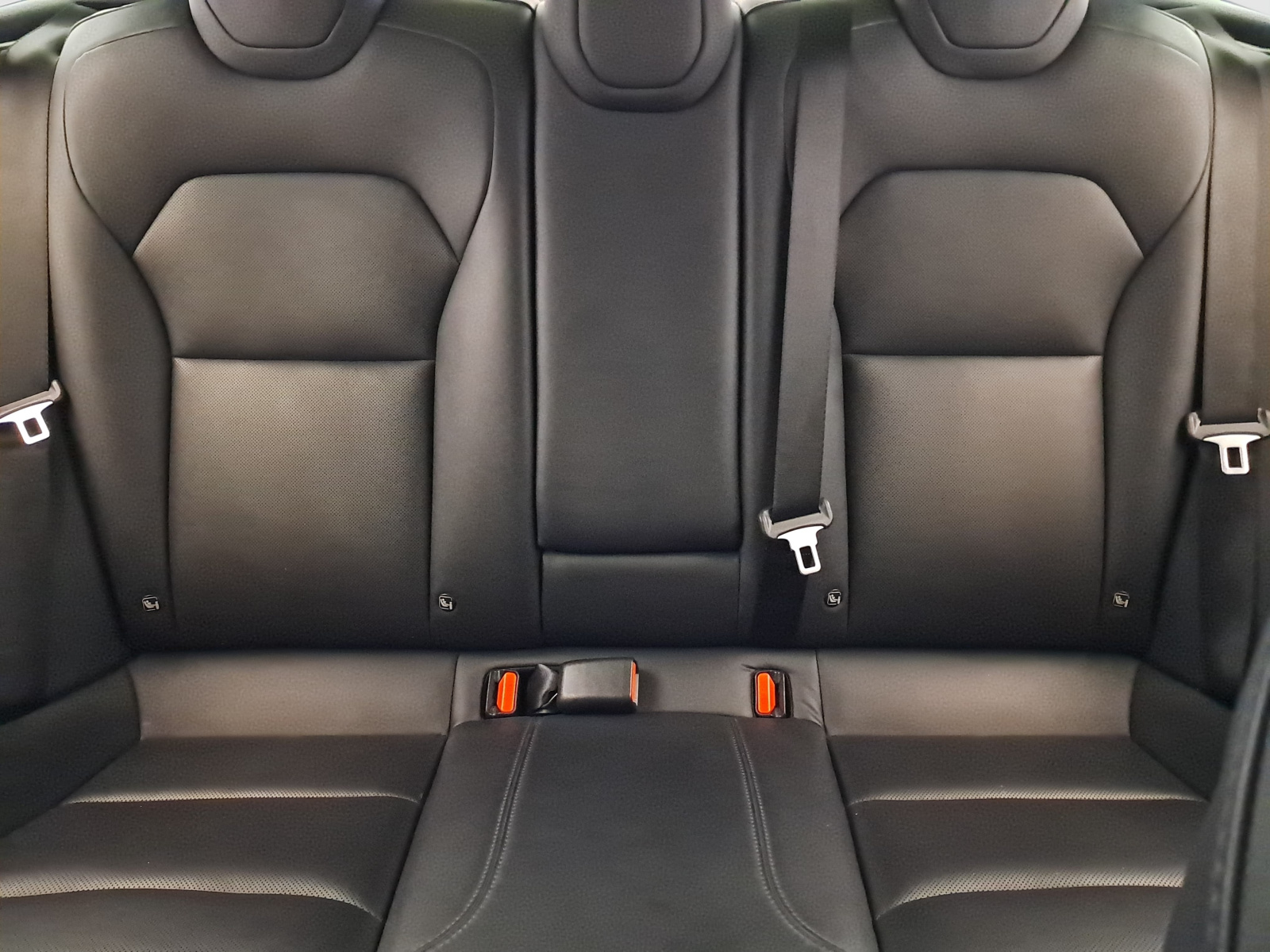 Tesla Model 3 Standard Range Plus – fotografie 14