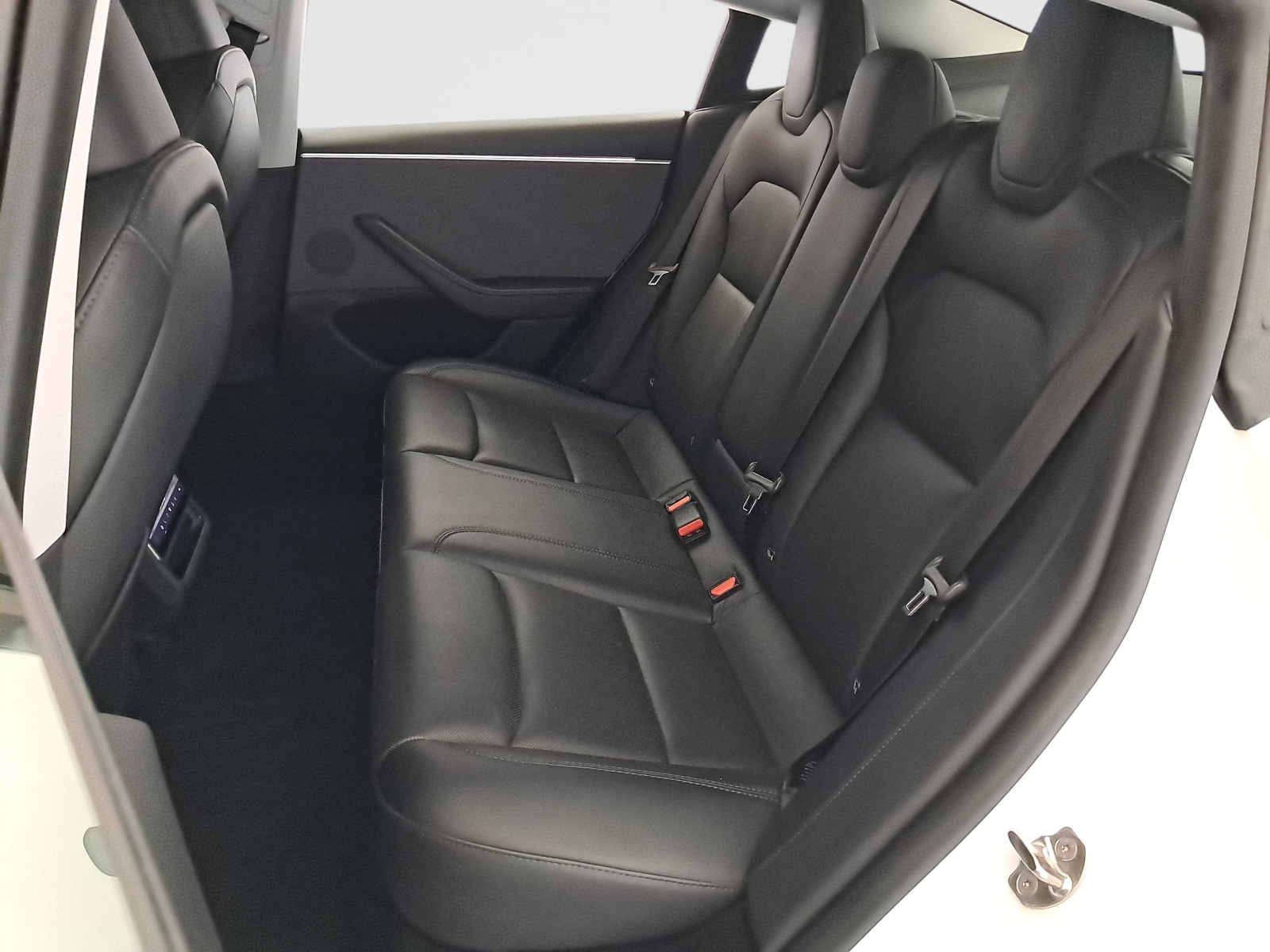 Tesla Model 3 Standard Range Plus – fotografie 15