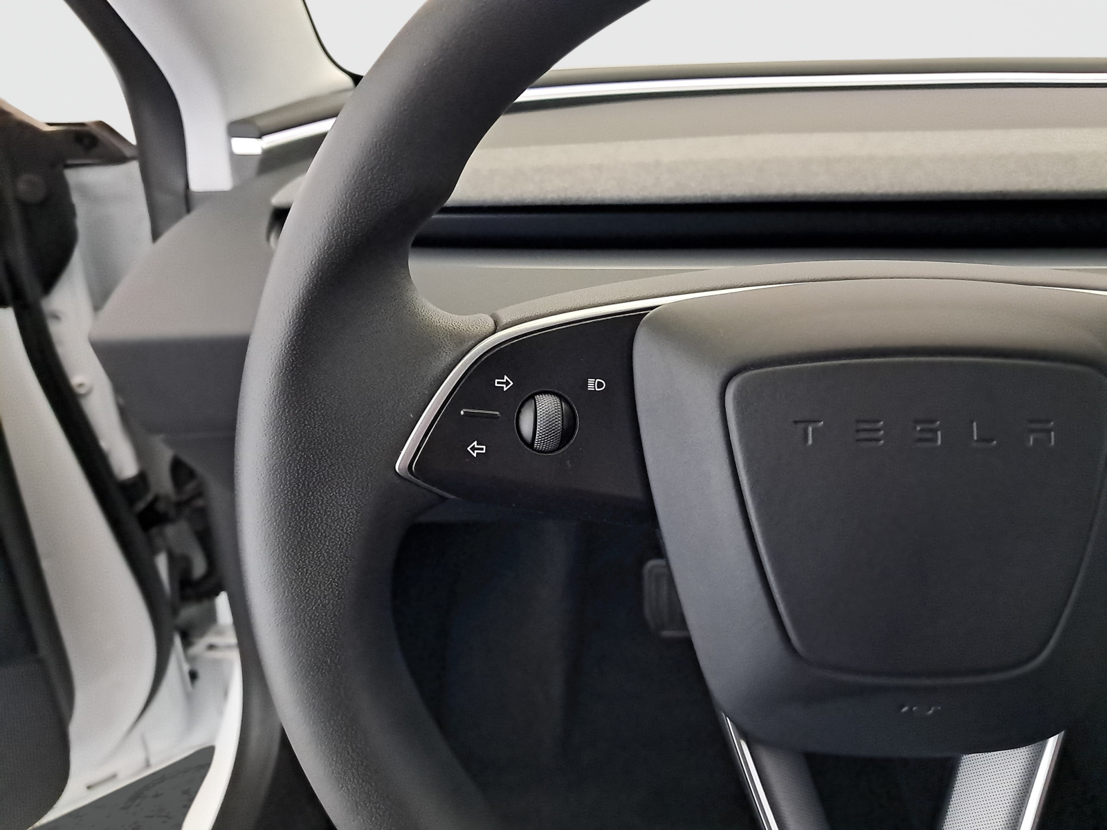 Tesla Model 3 - 2023