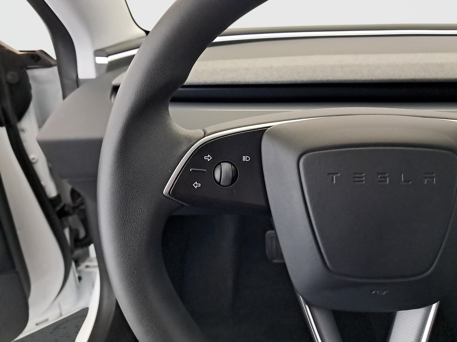 Tesla Model 3 Standard Range Plus – fotografie 27
