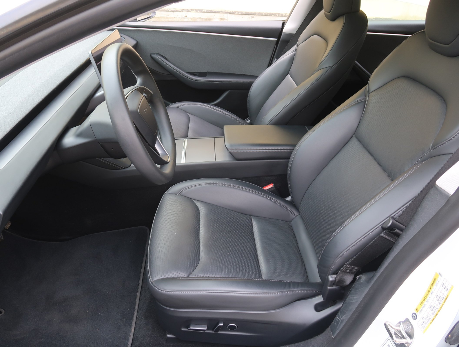 Tesla Model 3 Standard Range Plus – fotografie 16