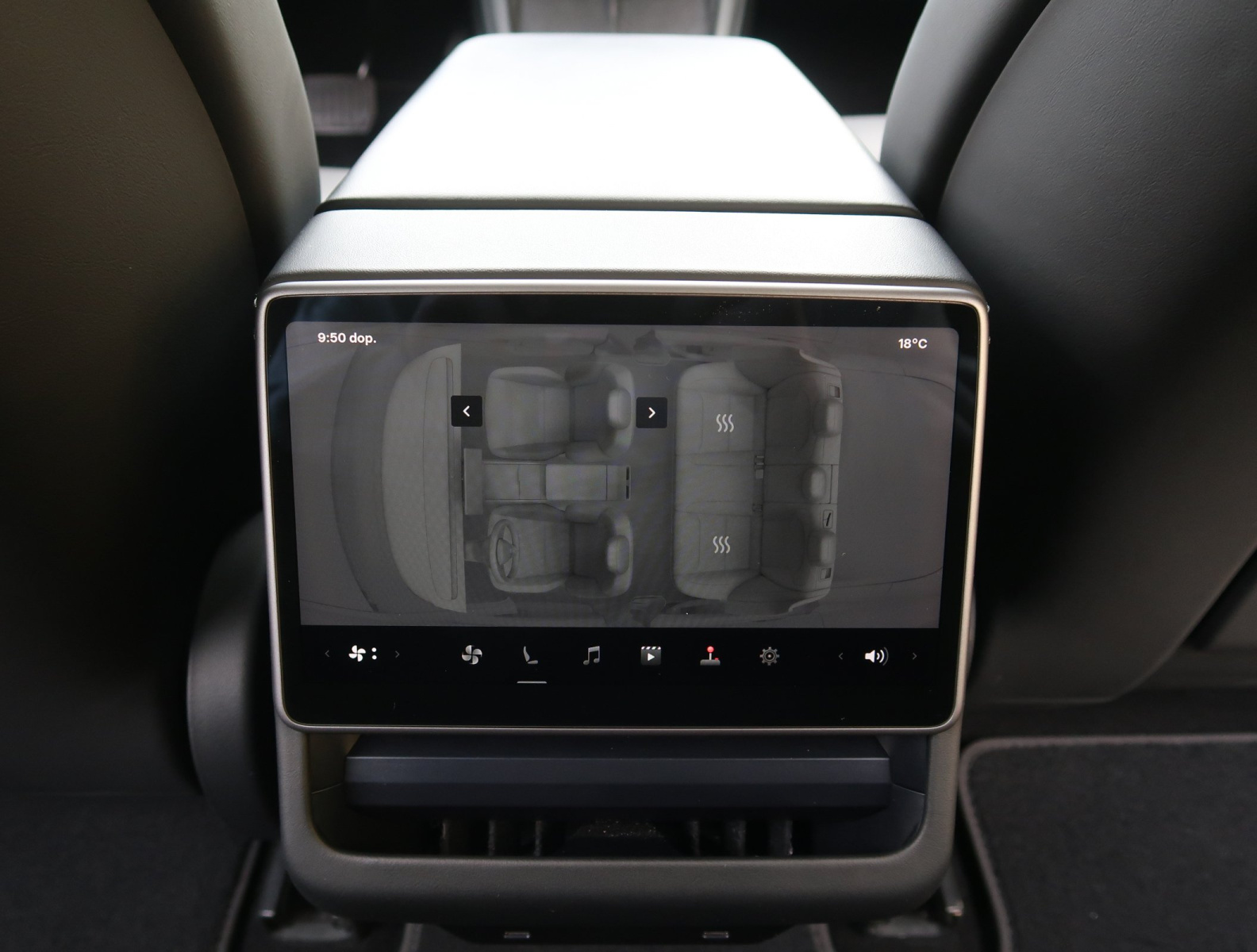 Tesla Model 3 Standard Range Plus – fotografie 22