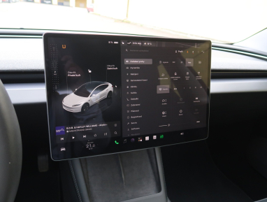 Tesla Model 3 - 2023
