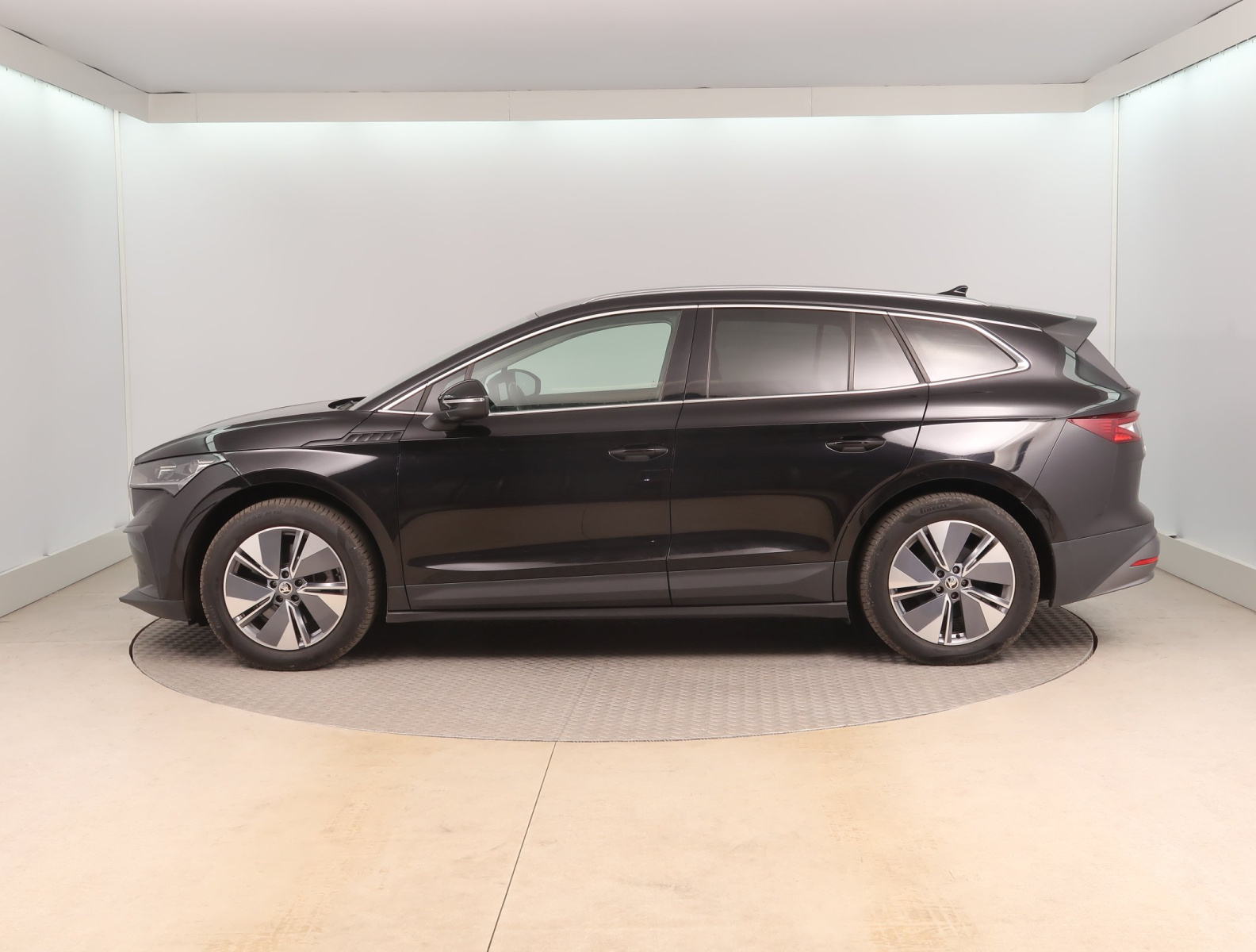 Škoda Enyaq iV 80 (82 kWh), 2021 4