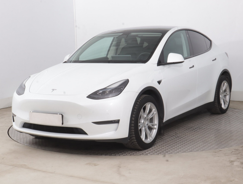 Tesla Model Y, 2022