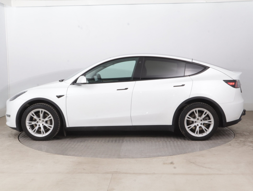 Tesla Model Y, 2022
