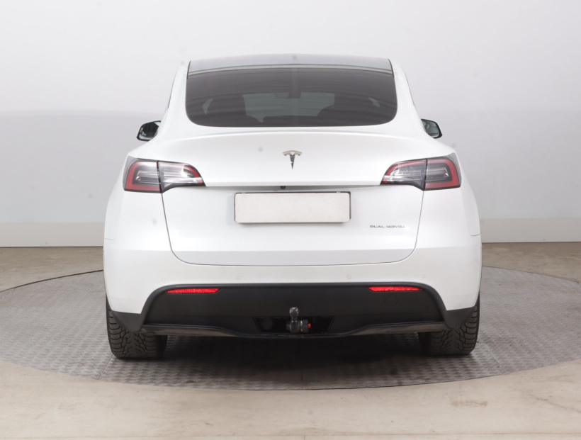 Tesla Model Y, 2022