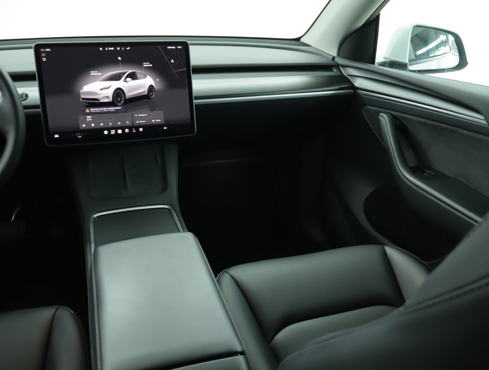 Tesla Model Y Long Range AWD – fotografie 11