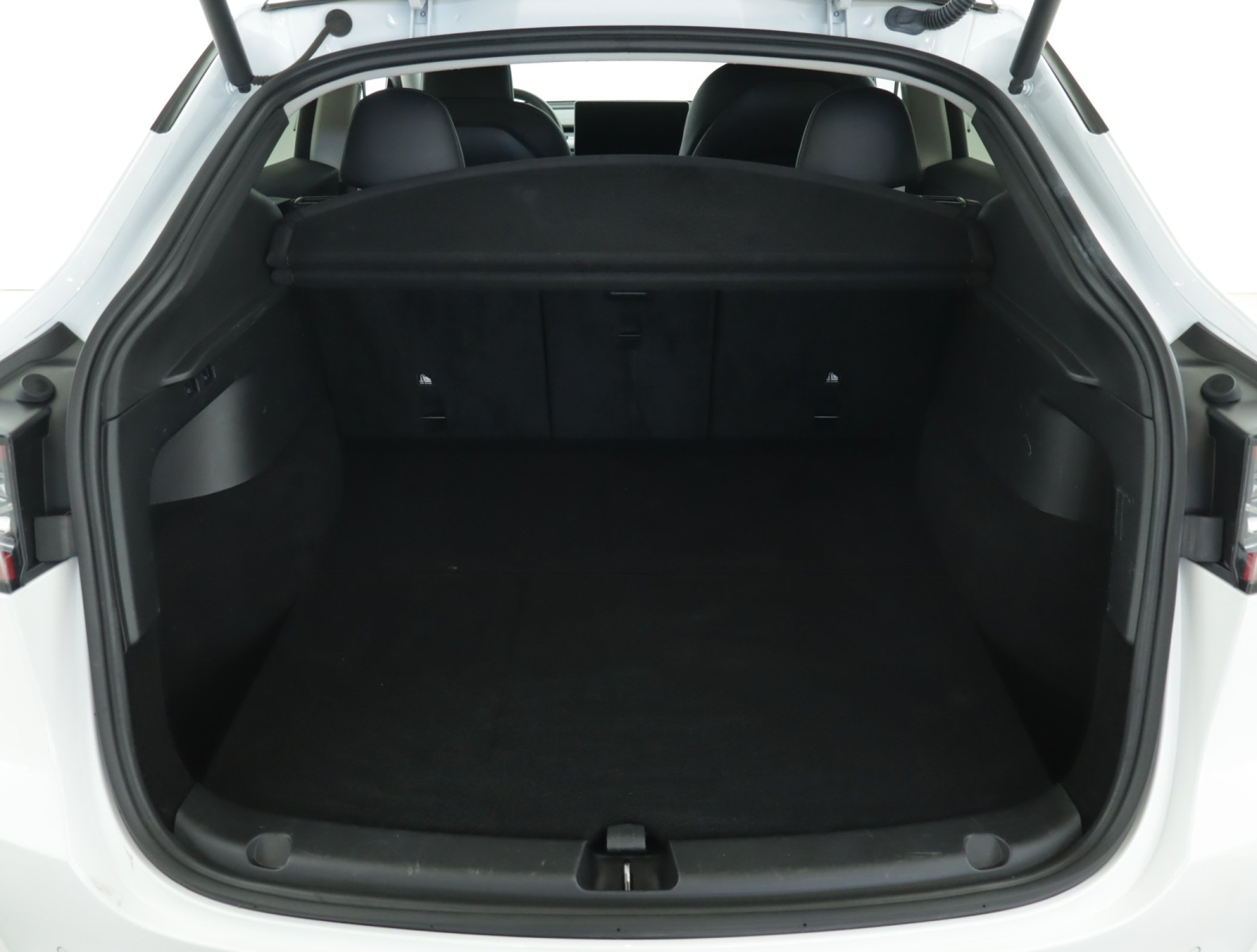 Tesla Model Y Long Range AWD – fotografie 20